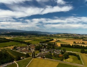 Luftaufnahme der Strafanstalt Witzwil im Kanton Bern im Rahmen eines neuen Pilotprojekts für BodenQI.